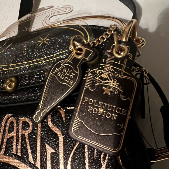 Black HOGWARTS bag.  Stylish and perfect for upcoming Halloween parties - Picture 4 of 6